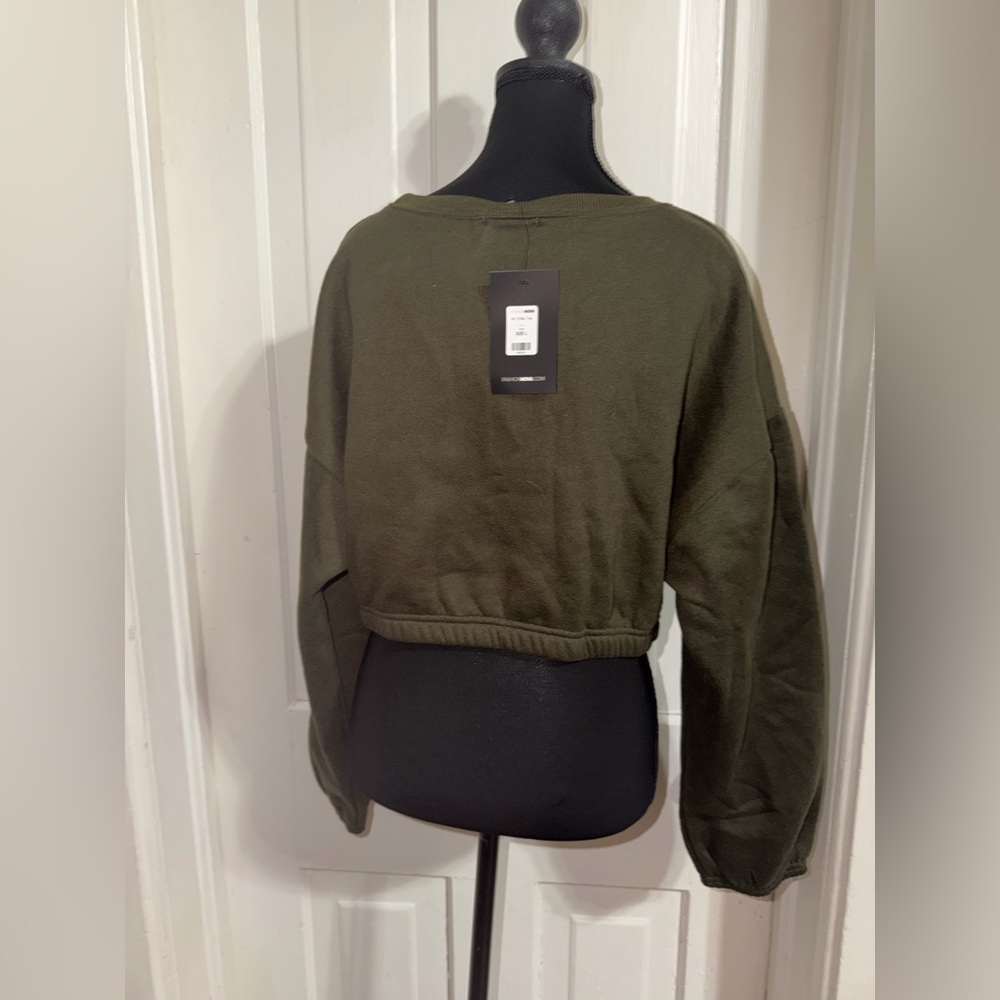 NWT size large sweater, crop top Olive Crop Top shirt sweater, running - Picture 3 of 5
